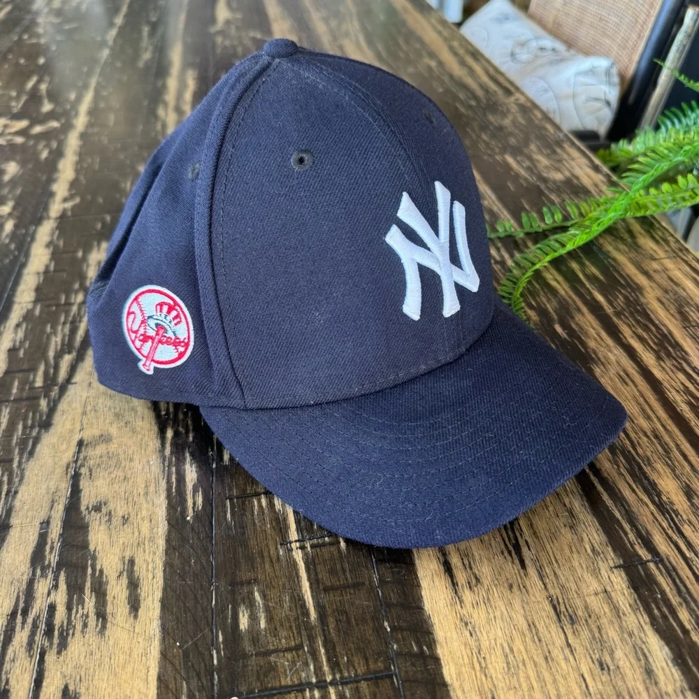 💫 New Era 9FIFTY Light Snapback – New York Hat (Navy & White)